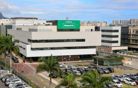 Fachada do Hospital Unimed-Rio na Barra da Tijuca.